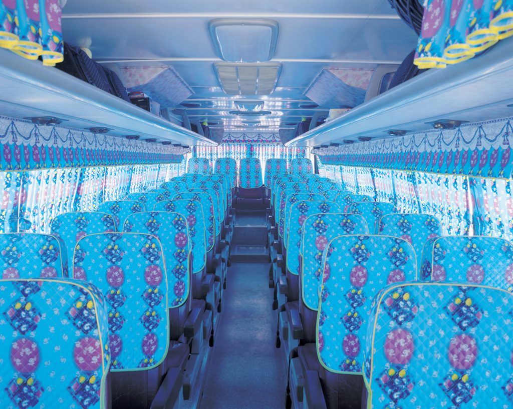 06 마술적 리얼리티 _ Tour Bus, 2005