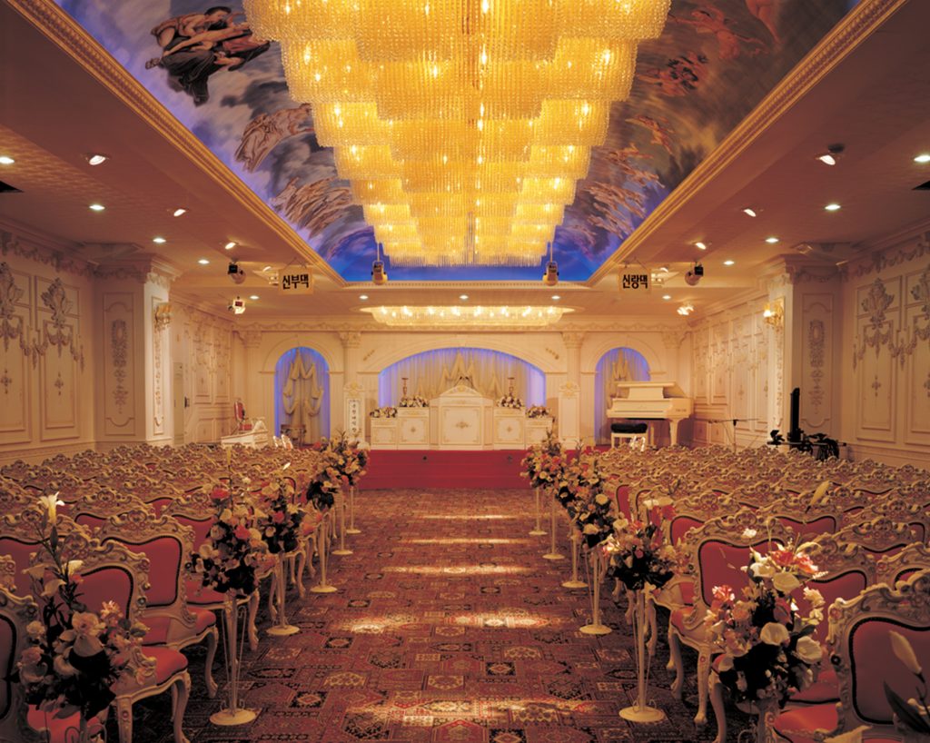 10 마술적 리얼리티 _ Wedding Hall, 2005