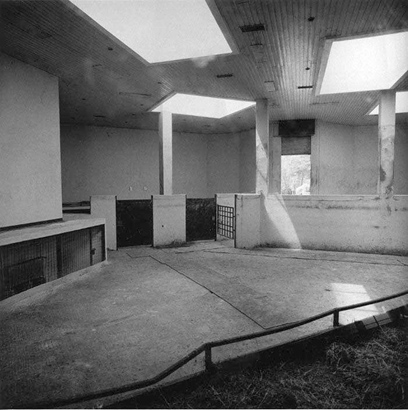 동물원 _ 빈 기린 우리, 1998-1999