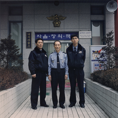 내곡동 _ 경찰들 - 경찰서 앞, 2000