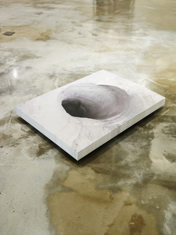 15_Still Life_Untitled, Off-set print pile, 700 sheets, 10x70x100cm, 2011