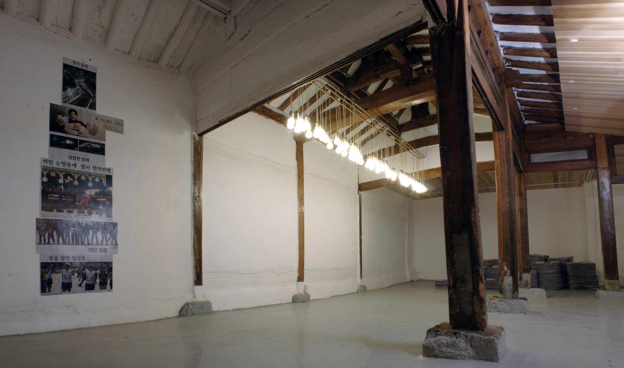 16 사이에 미로가 있다 _ 전시설치전경, 2006