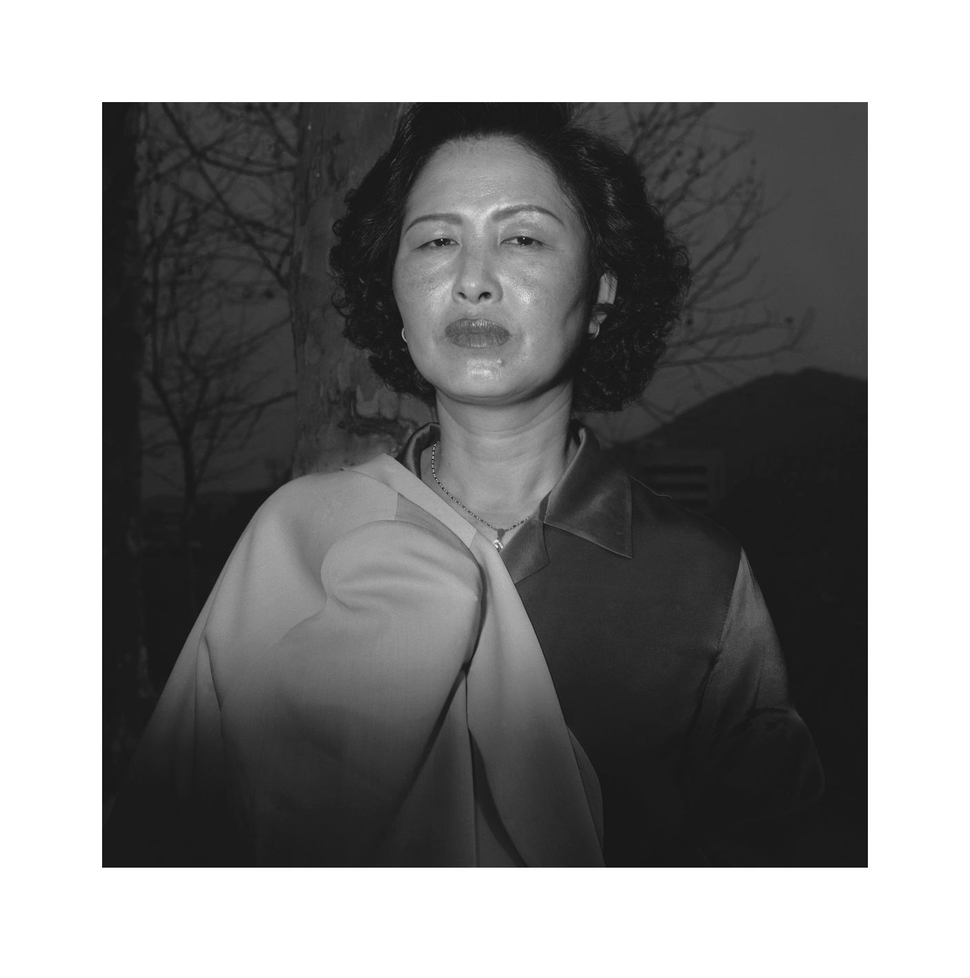 2 웃옷을 어깨에 건 아줌마, 1997년 3월 27일