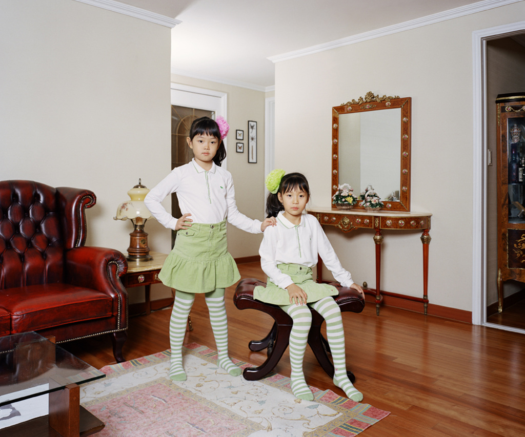 Twins, 소현과 영은, So-hyen and Young-un, digital c-print, 2006