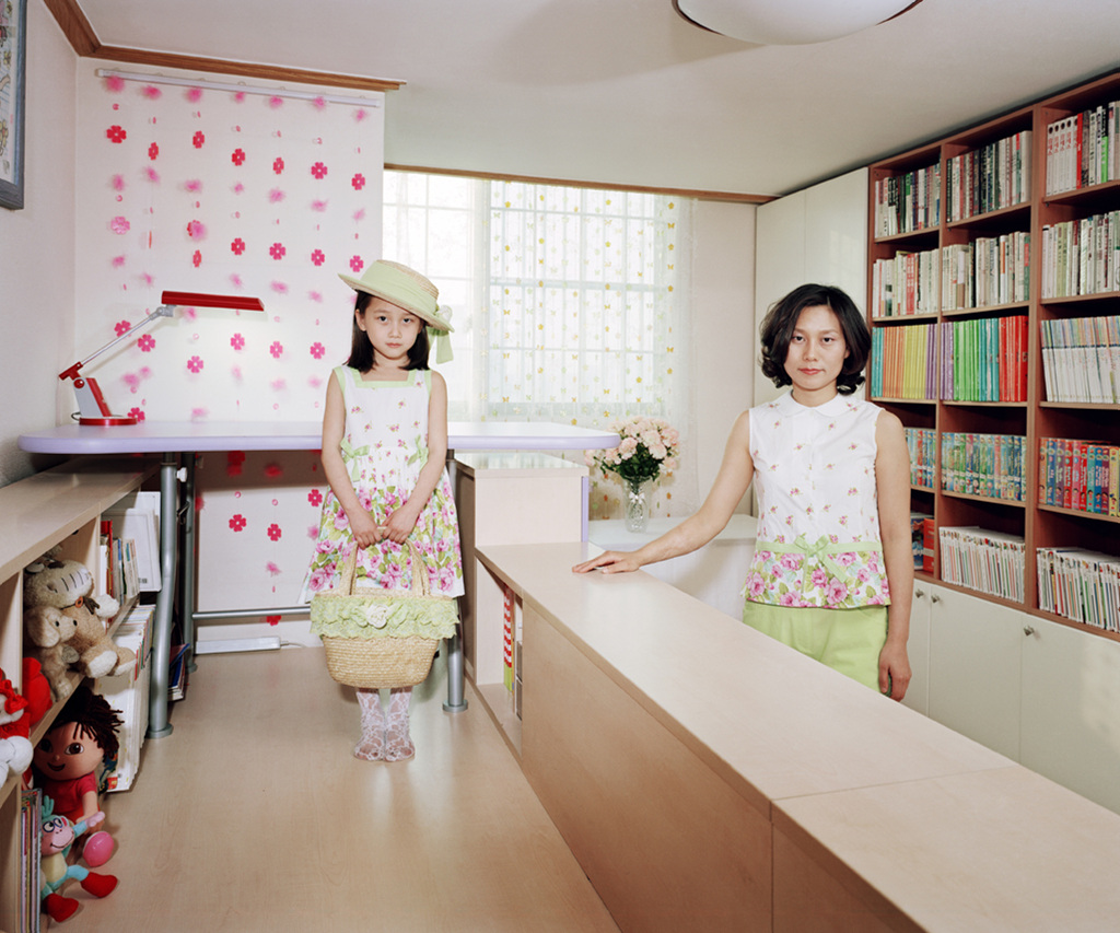 Twins, 연희와 정윤, Yeun-i and Jung-yun, digital c-print, 2006