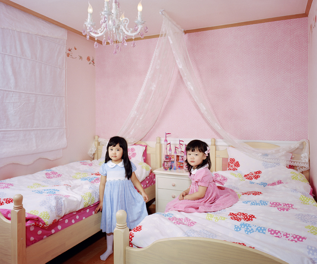 Twins, 예은과 예진, Yeu-un and Yeu-jin, digital c-print, 2006