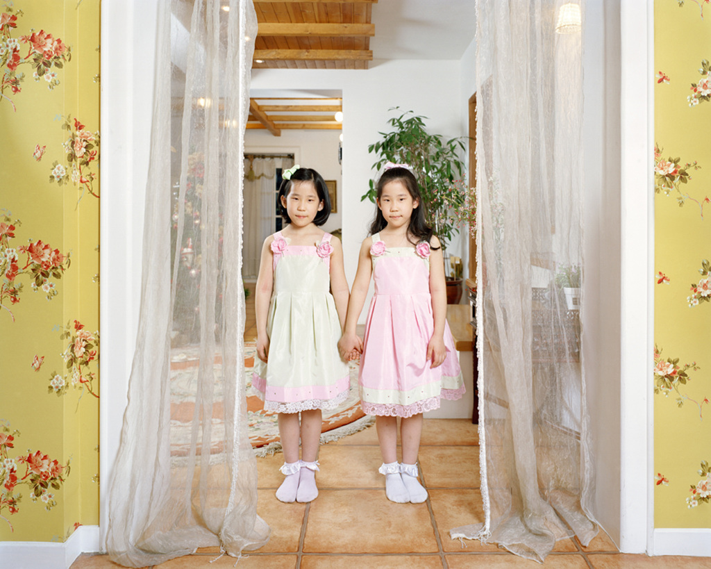 Twins, 정현과 수현, Jung-heun and Su-heun, digital c-print, 2006