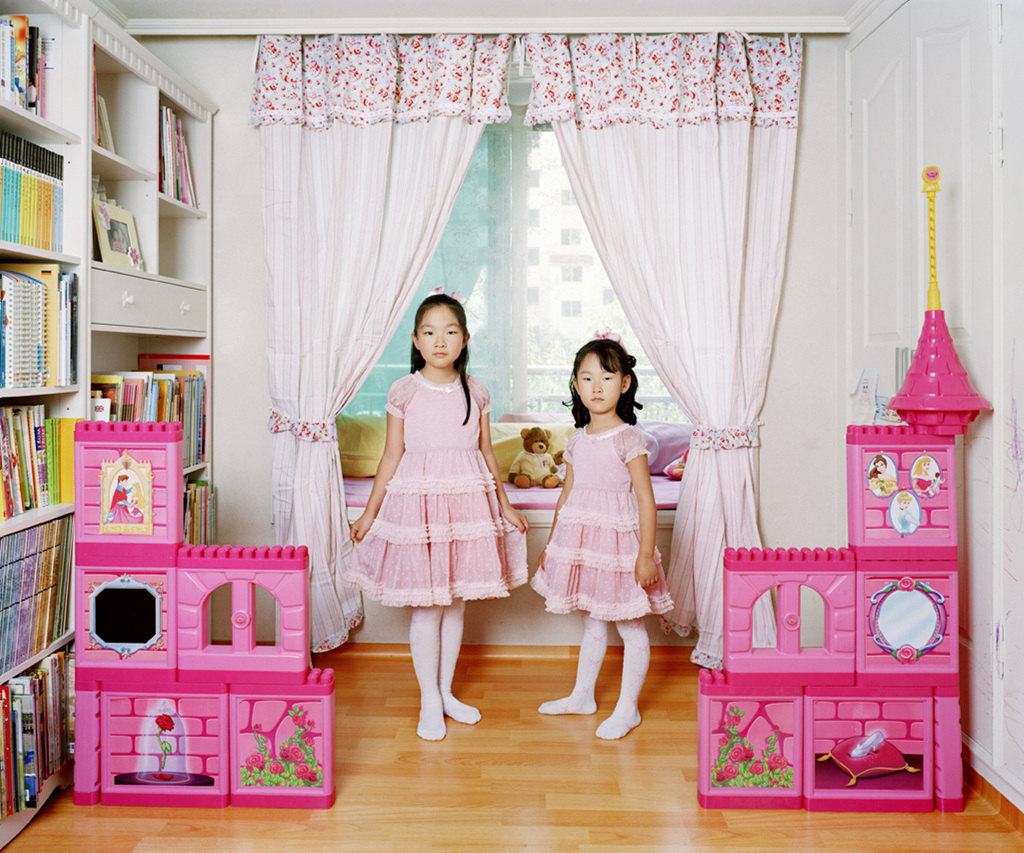 Twins, 희선과 지선, Hee-sun and Ji-sun, digital c-print, 2006