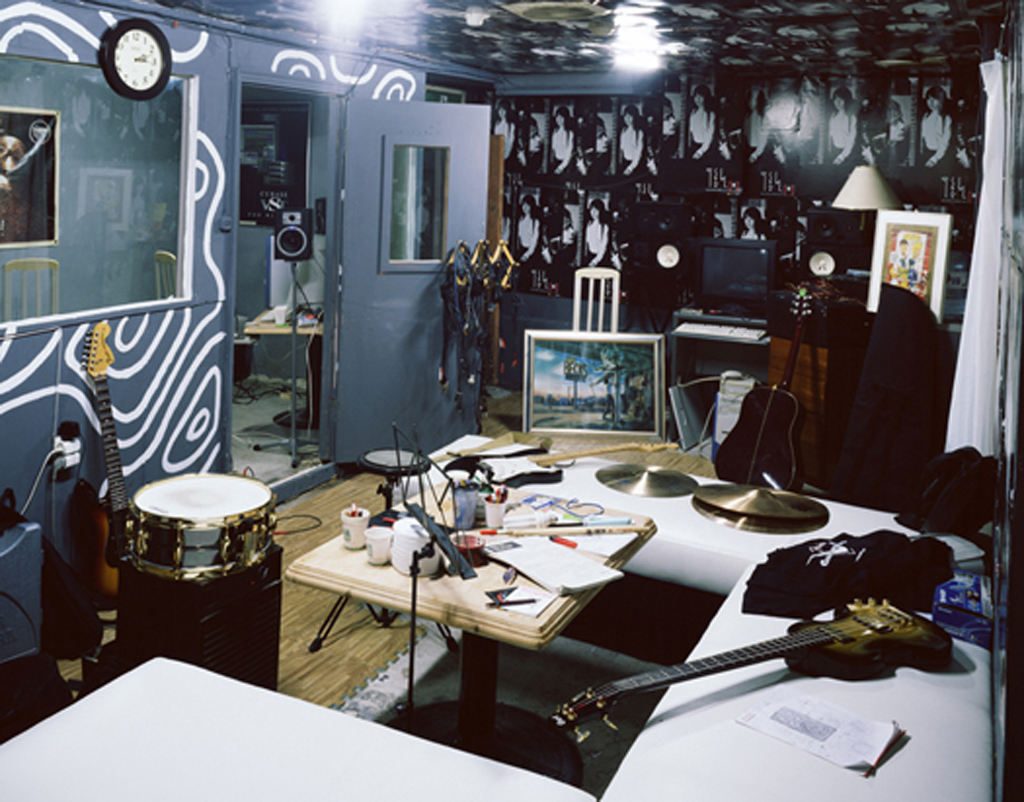 A studio B101 c-print 127cmx157cm 2006