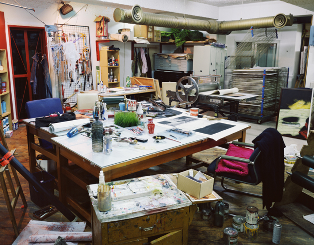 A studio B2 c-print 127cmx157cm 2006