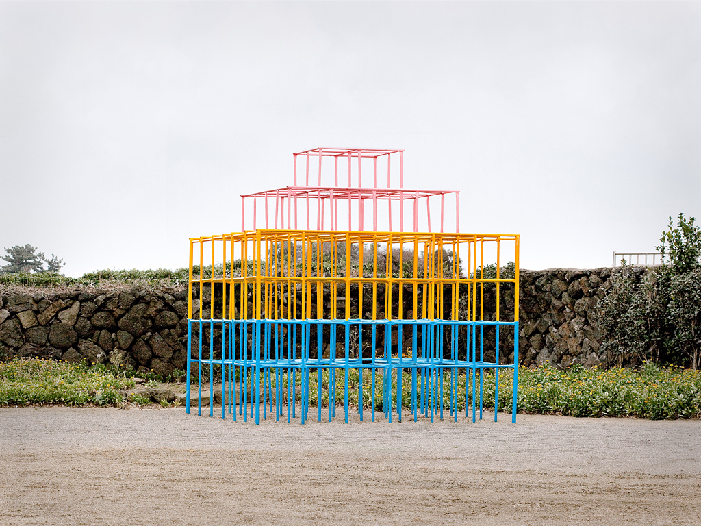 담장위에 올라선 아이_80x60cm_Archival Inkjet Print