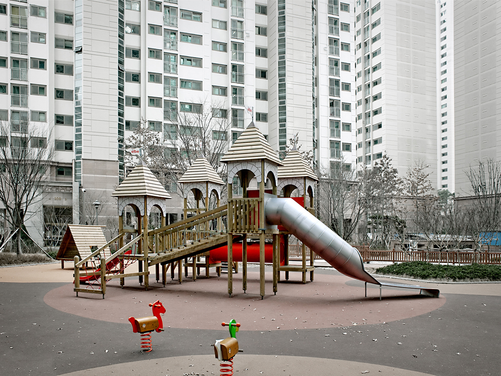 목마를 타고 있는 아이_80x60cm_Archival Inkjet Print