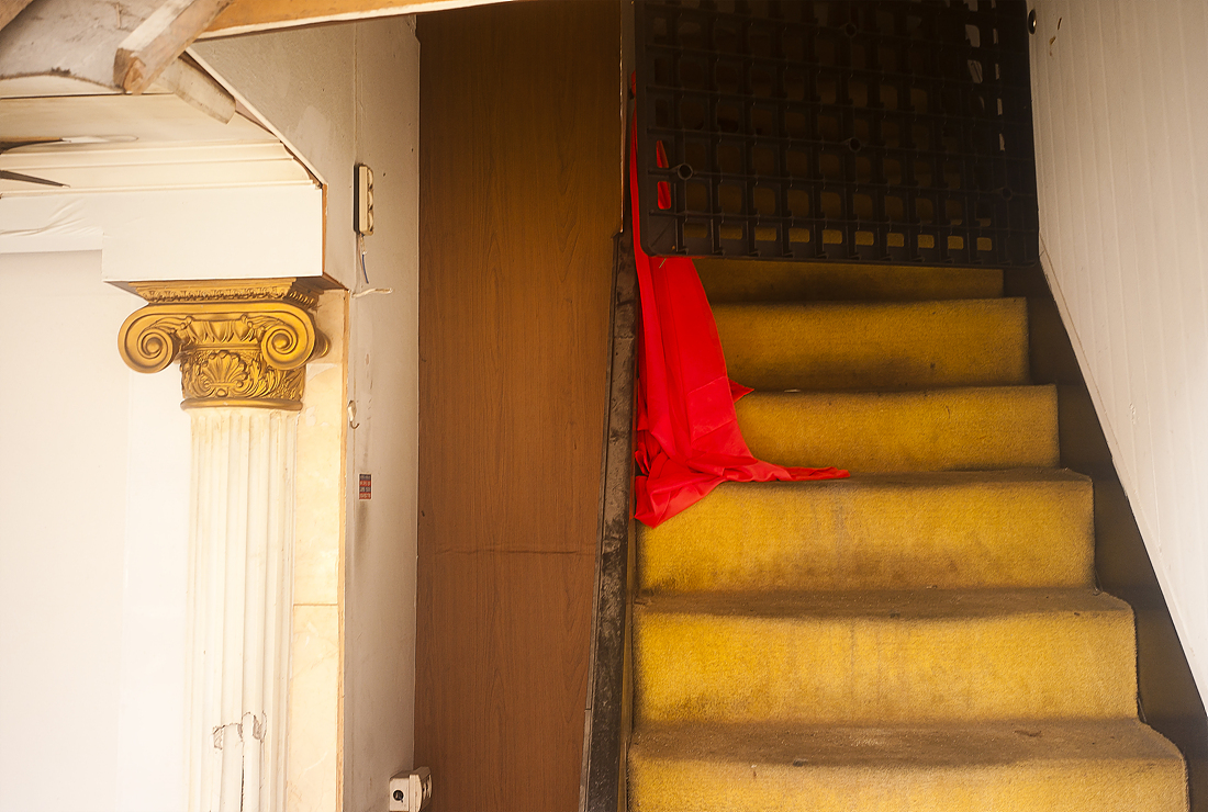 붉은 방#01_pigment print_27.9x35.6_2011