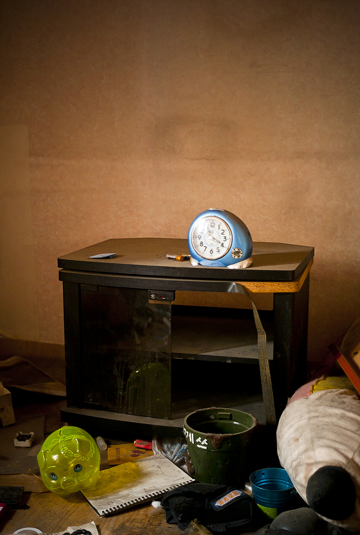 붉은 방#12_pigment print_35.6x27.9_2011