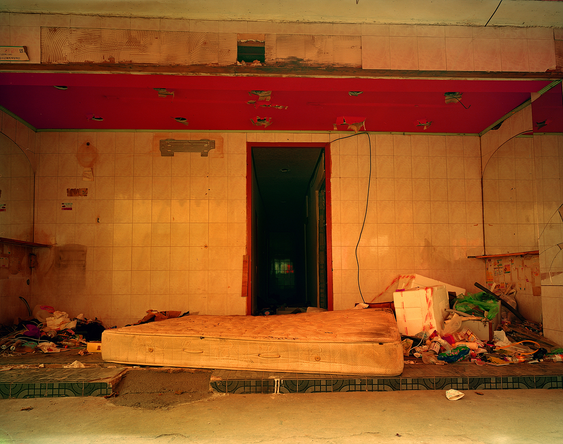 붉은 방#22_피그먼트 프린트_100x125_2011