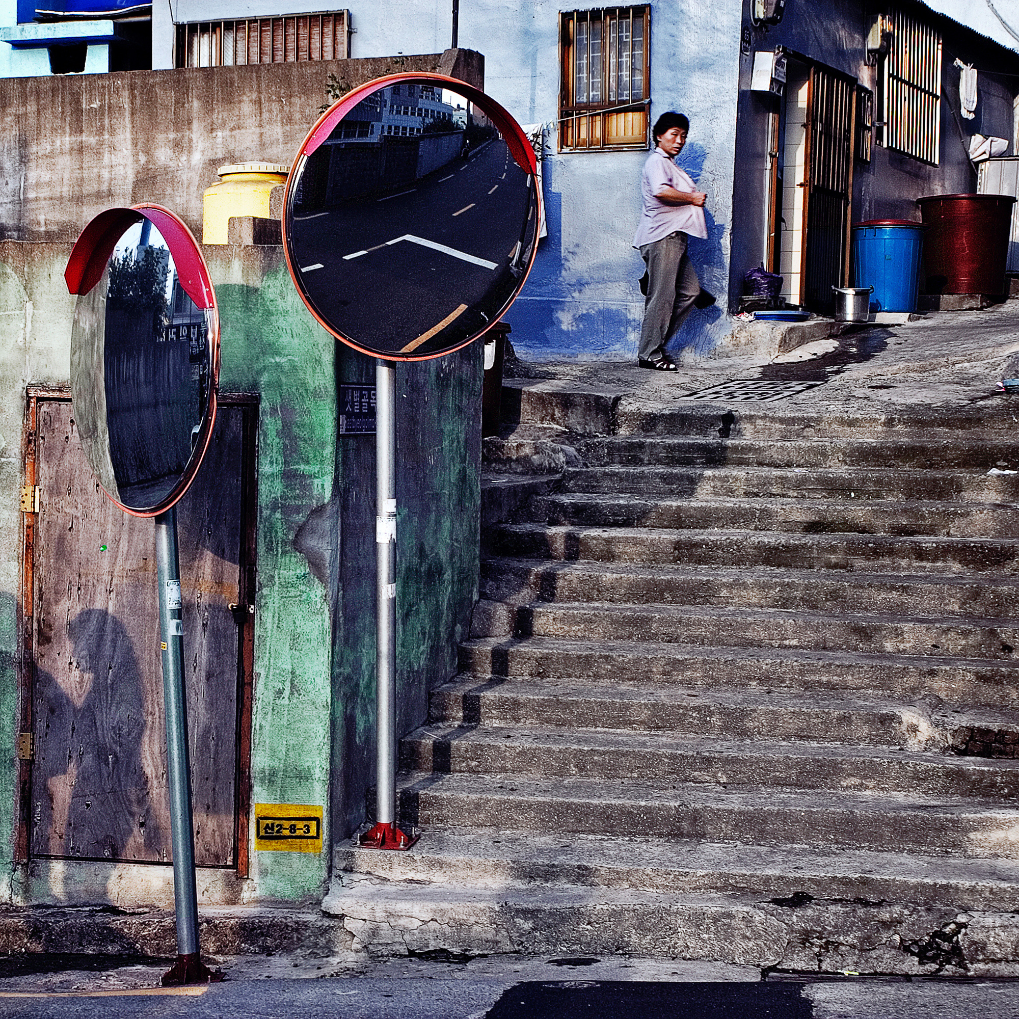 스치던풍경11-부산신선동-그림자와시선_2004