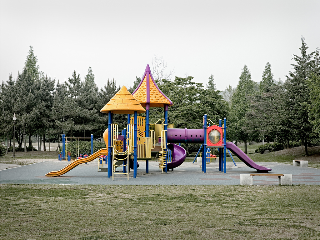 의자에 누워있는 아이_80x60cm_Archival Inkjet Print