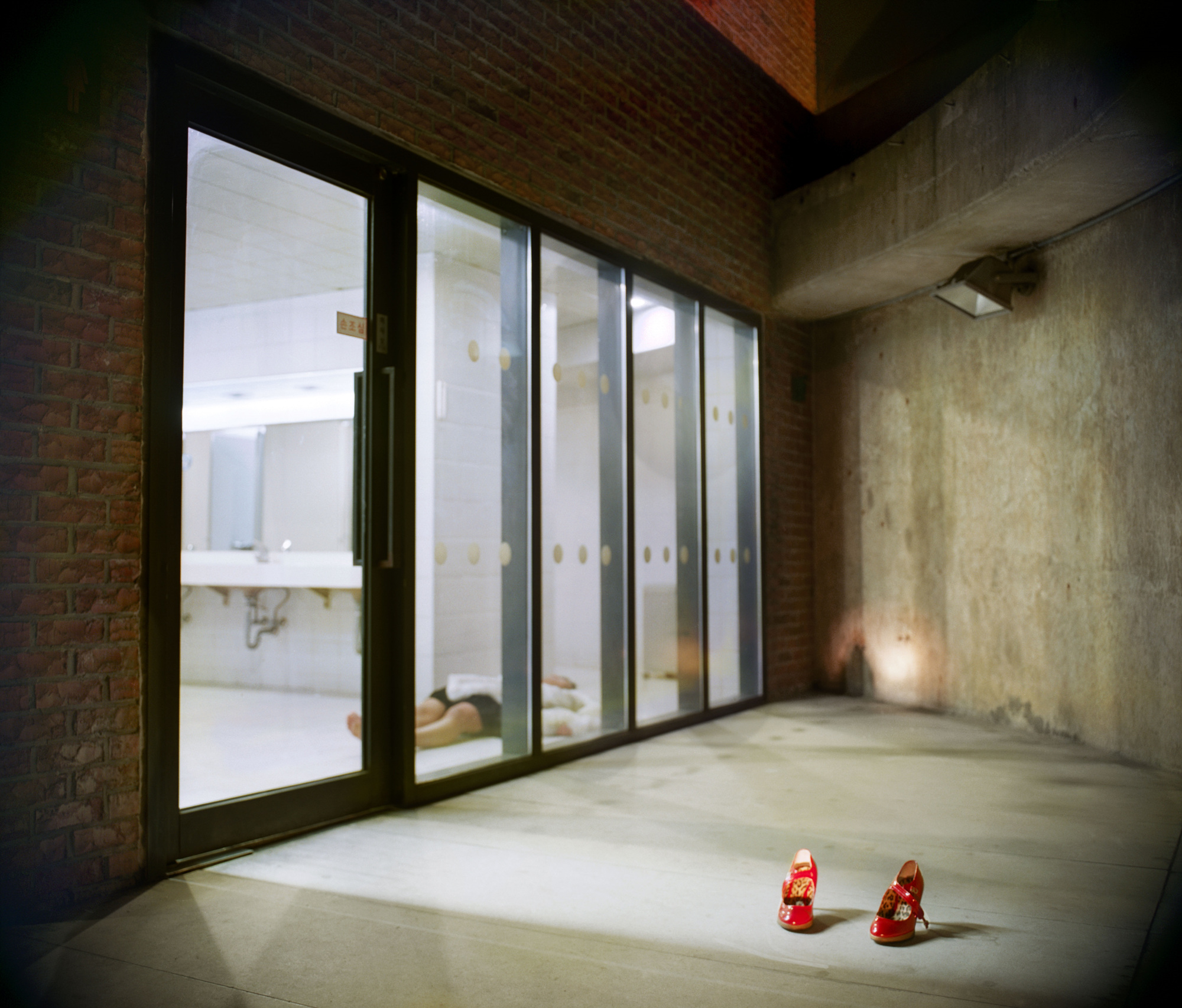 08 이상의 부재, 2006