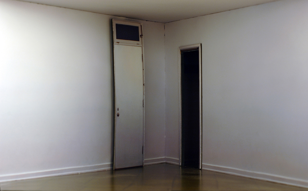 10.삼각의 공간_82x51cm_Lambda Print_2006