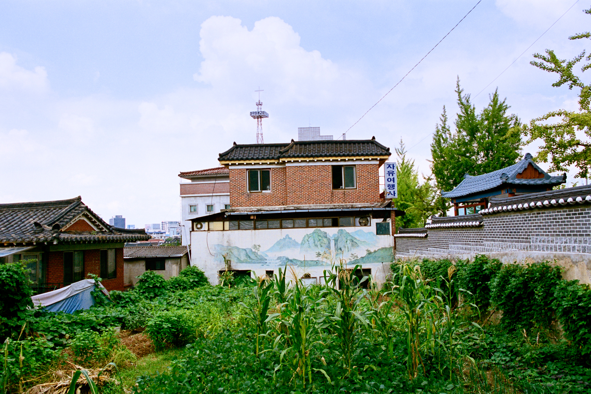 6. 로렌스의 휴일  Lawrence Holiday, 한옥마을, C-Print, 70X100cm, 2008