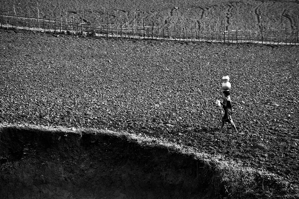 Asian Women at Work #03, Koraput, Orissa, India, Archival Pigment Print, 40x60cm, 2008