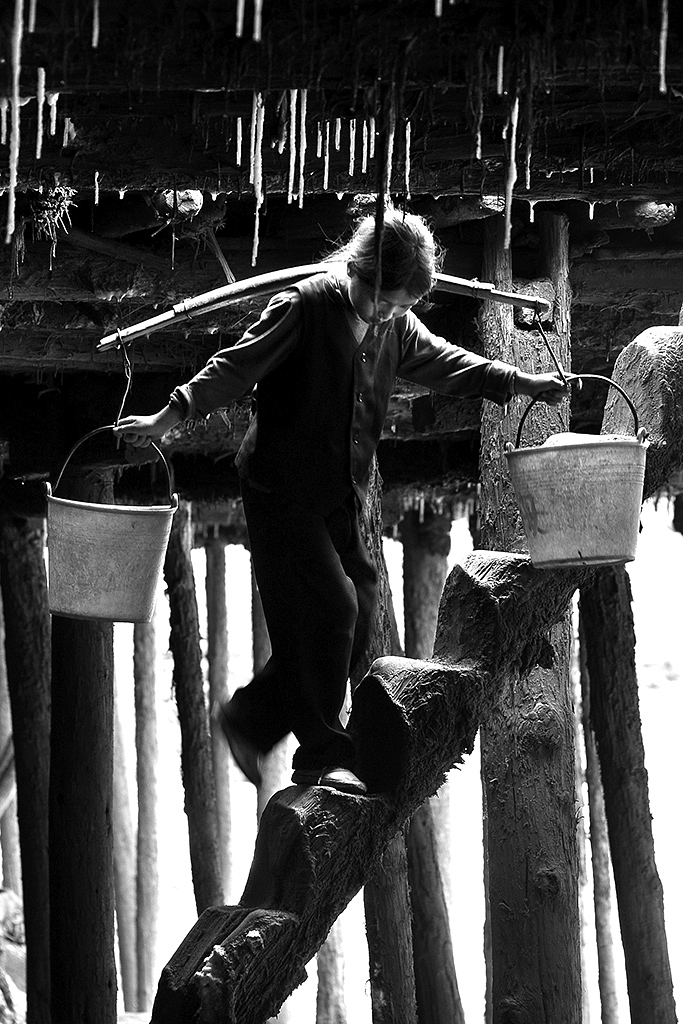 Asian Women at Work #06, Chakalong, Kham, Tibet, Archival Pigment Print, 60x40cm, 2004