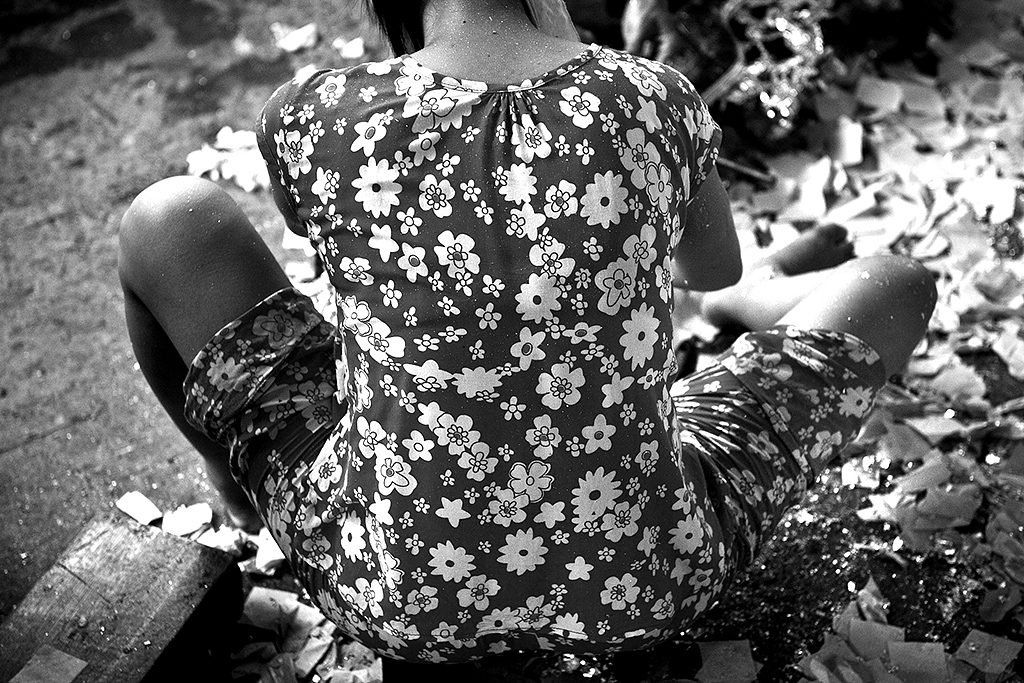 Asian Women at Work #13, Son Dong, Bac Ninh, Vietnam, Archival Pigment Print, 40x60cm, 2009