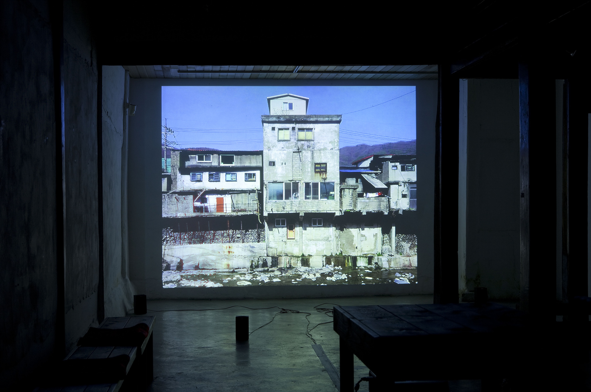 003-[Mirror of the Landscape(Video Text 50;30'')] Alternative Space Geonhi 2009