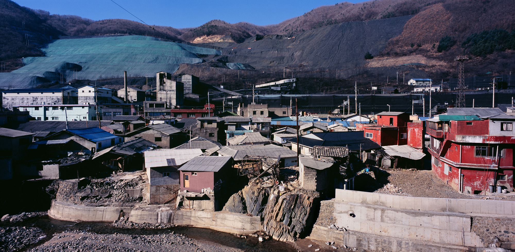 012-[철암 Cheoram, Located in Taebaek 2004] Digital C-print 154Ⅹ122cm 2008