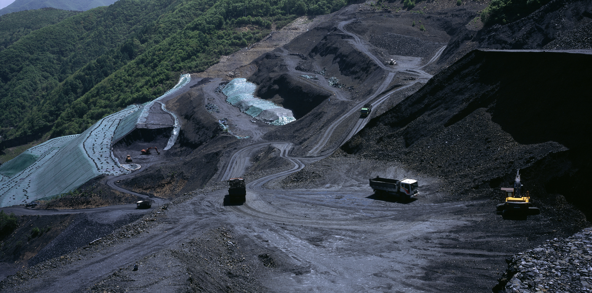 015-[철암 저탄장, 폐석장 Coal Storage and Mullock Area of Cheoram 2007] Digital C-print 154Ⅹ122cm 2009