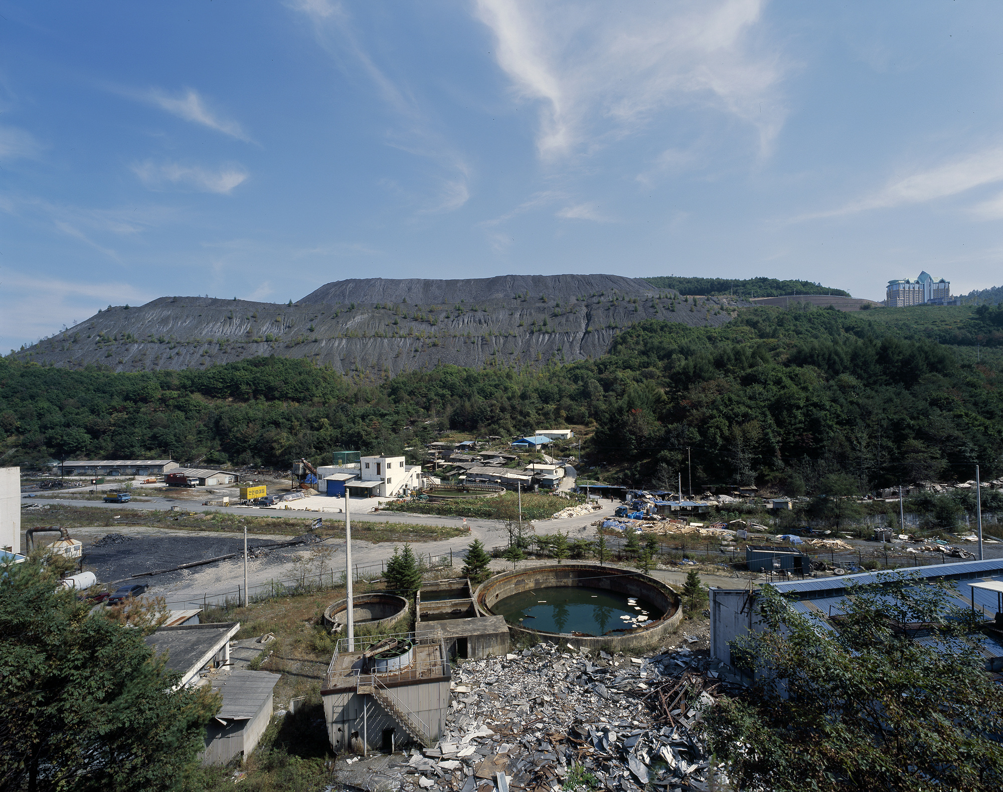017-[사북 지장산 Jijang Mountain of Sabuk 2006] Digital C-print 154Ⅹ122cm 2009