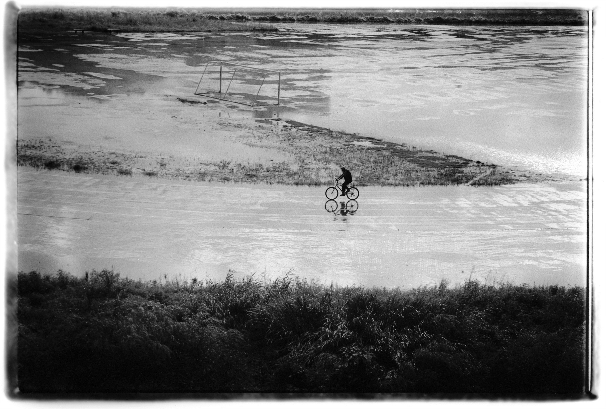 SW08 gelatin silver print 20x30cm wooden framed