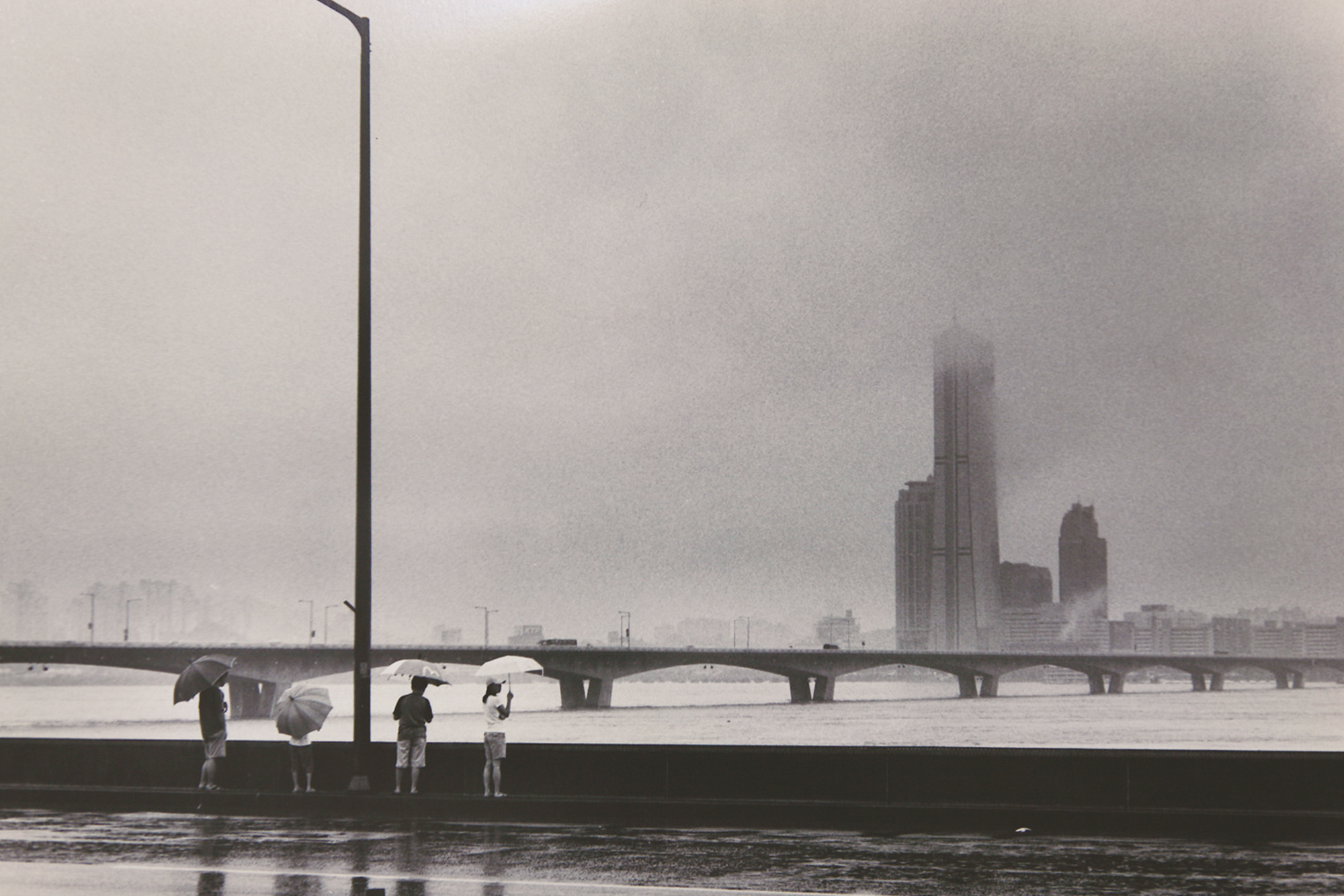 SW09 gelatin silver print 20x30cm wooden framed