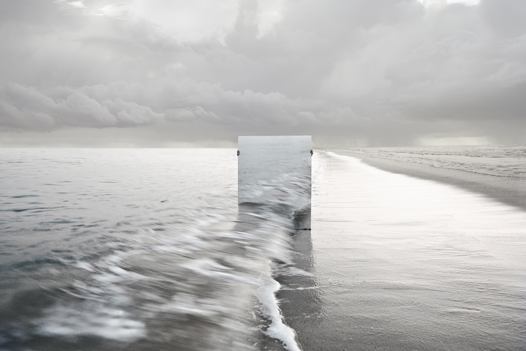 The Square00_Digital Pigment Print_112cm x 74cm_2011