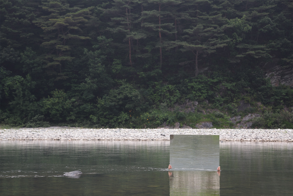 The Square07_Digital Pigment Print_112cm x 74cm_2010