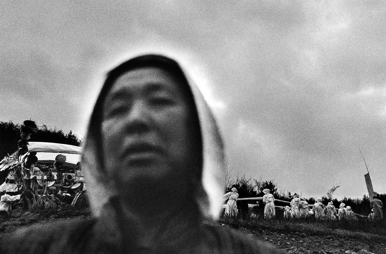 충돌과 반동-장례식과 여인, 진도, 1995