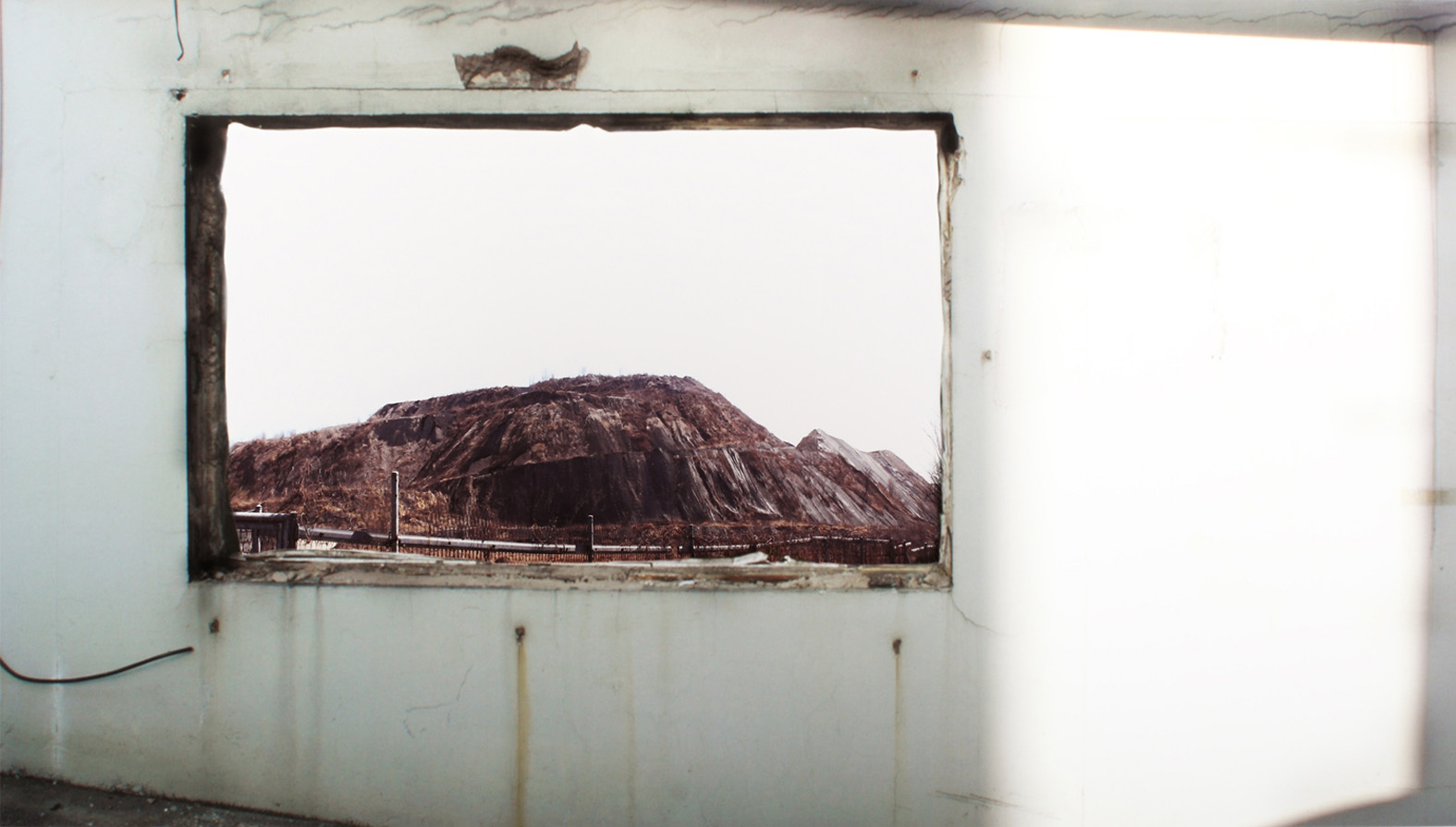 하얀벽 white wall_Archival inkjet print_130x71cm_2012