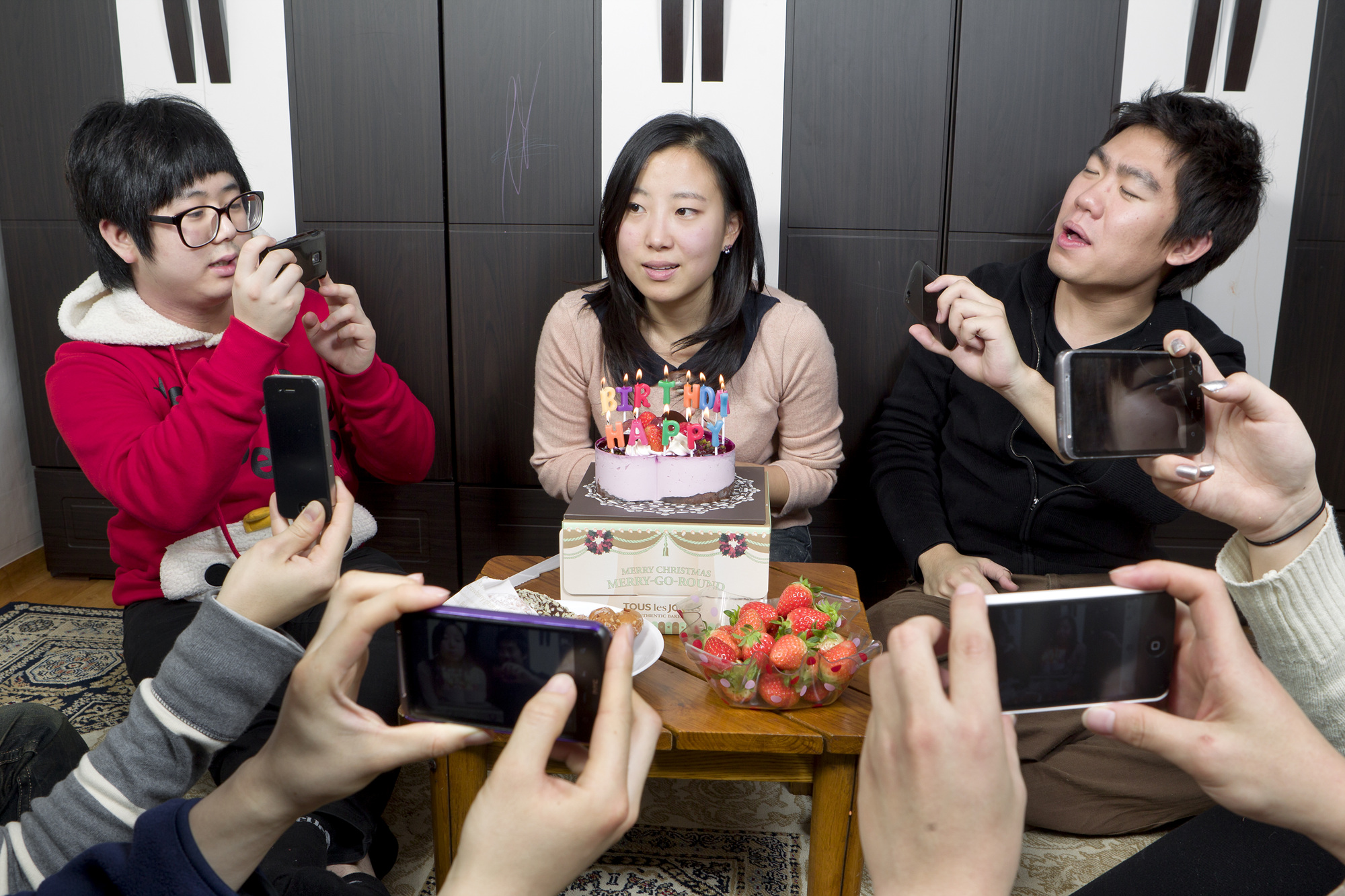 08_예지의 생일을 축하하는 은성과 수민 그리고 친구들