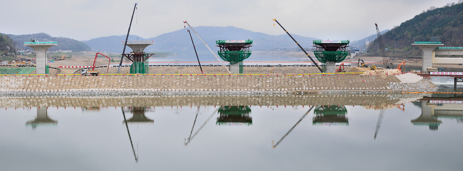 Down by the River_여주, 이포보_Ipobo, Yeoju_Pigment Print_63x170cm_2011