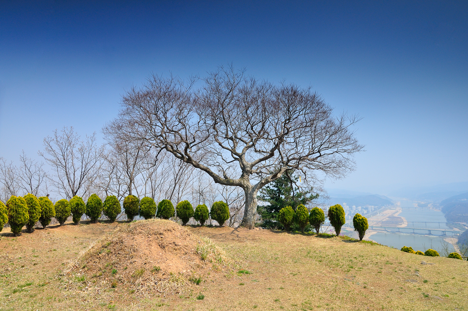 Interscape_공주, 연미산_Yeonmisan, Gongju_Pigment Print_73x110cm_2011