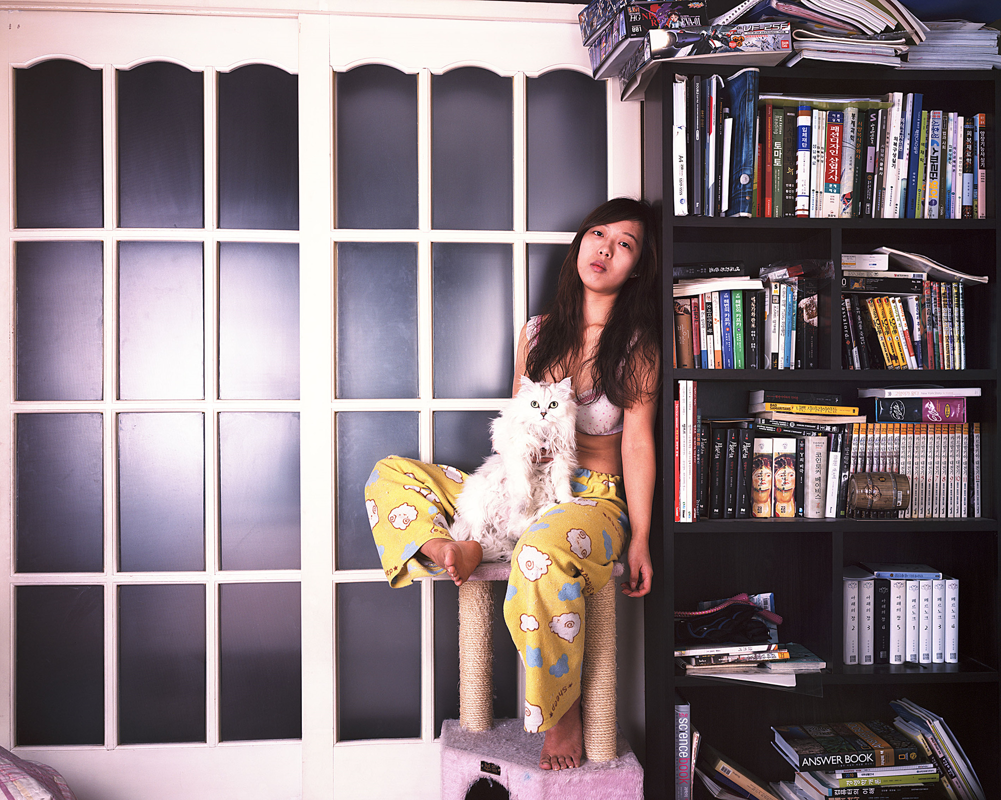 01_Trauma girl Yuna room, pigment print, 200 x 160cm , 2012