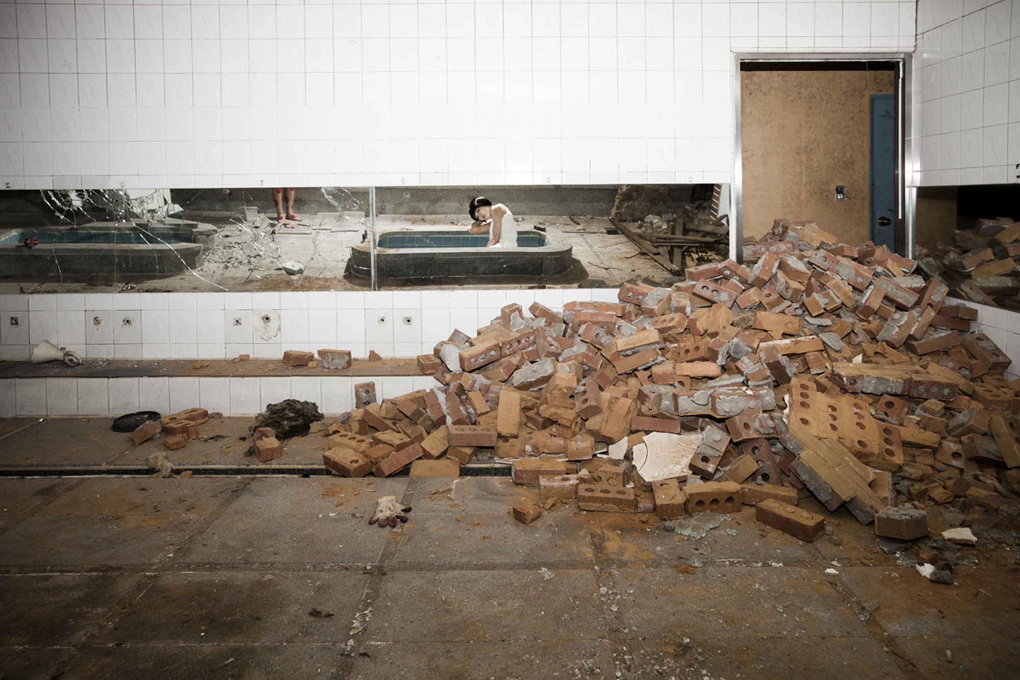 030 At night 2_pigment prin_110x160cm_ 2012