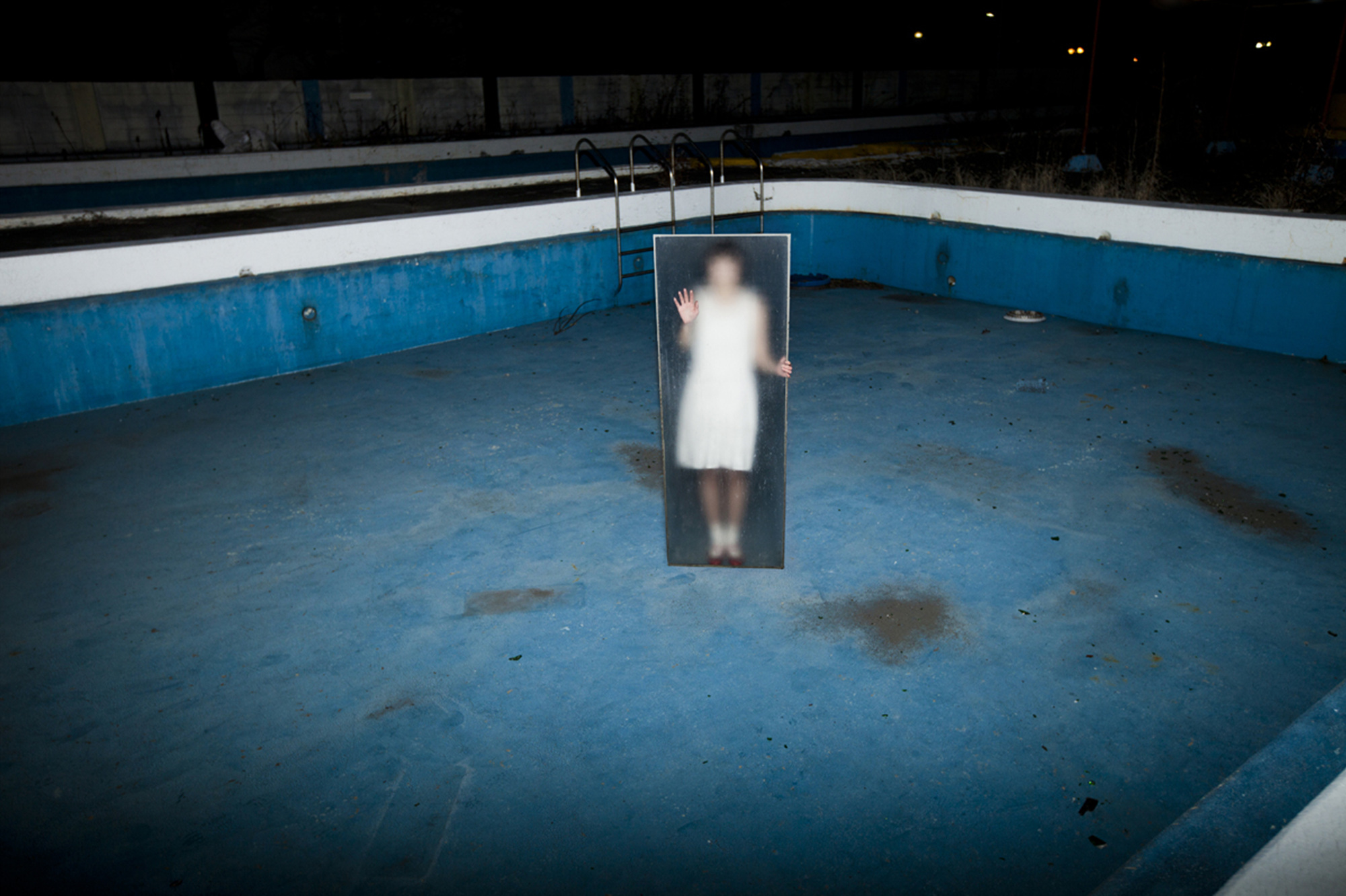 036  At night 2_pigment prin_70x105cm_ 2012