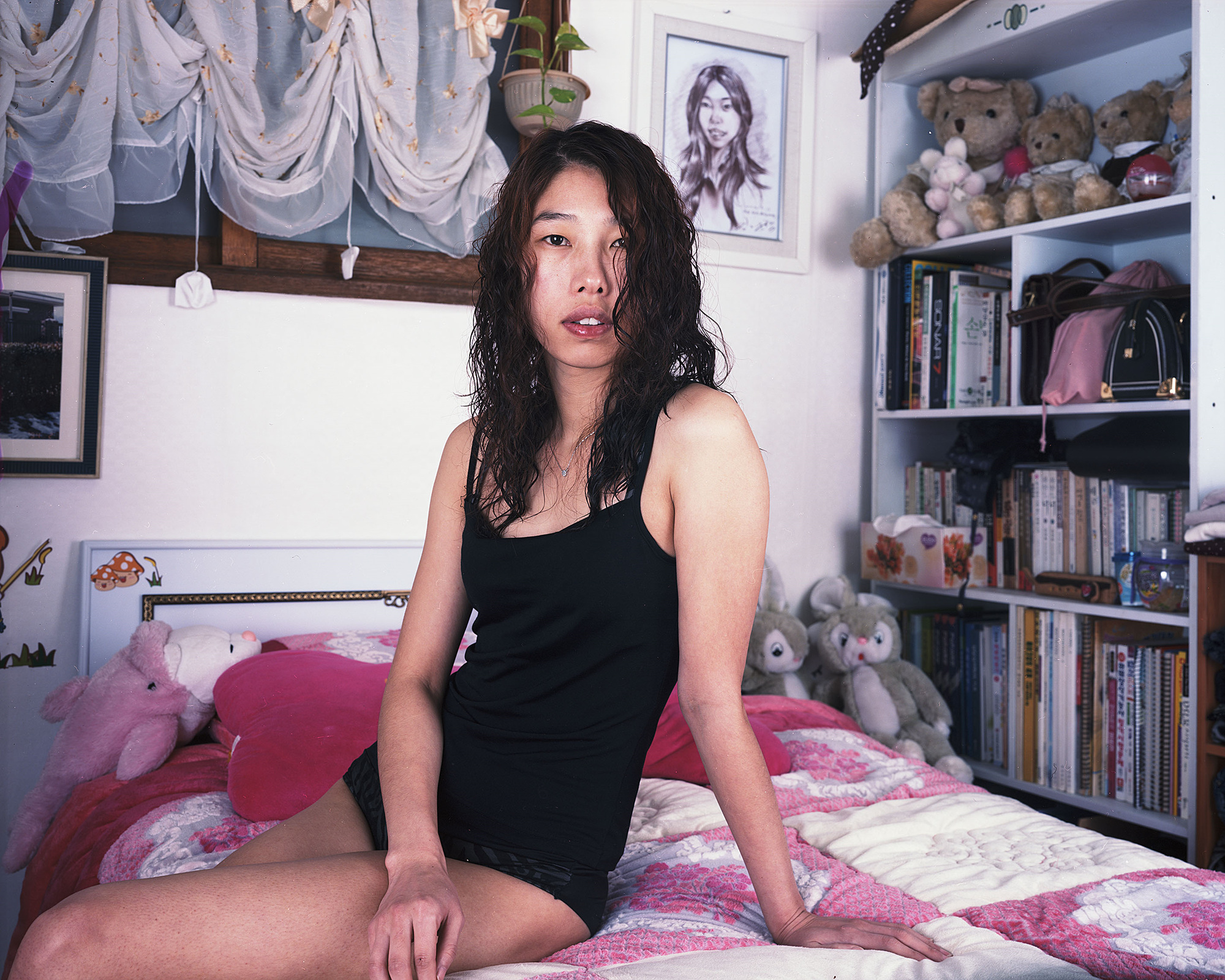 03_Trauma girl Hyegyung room, pigment print, 200 x 160cm , 2011