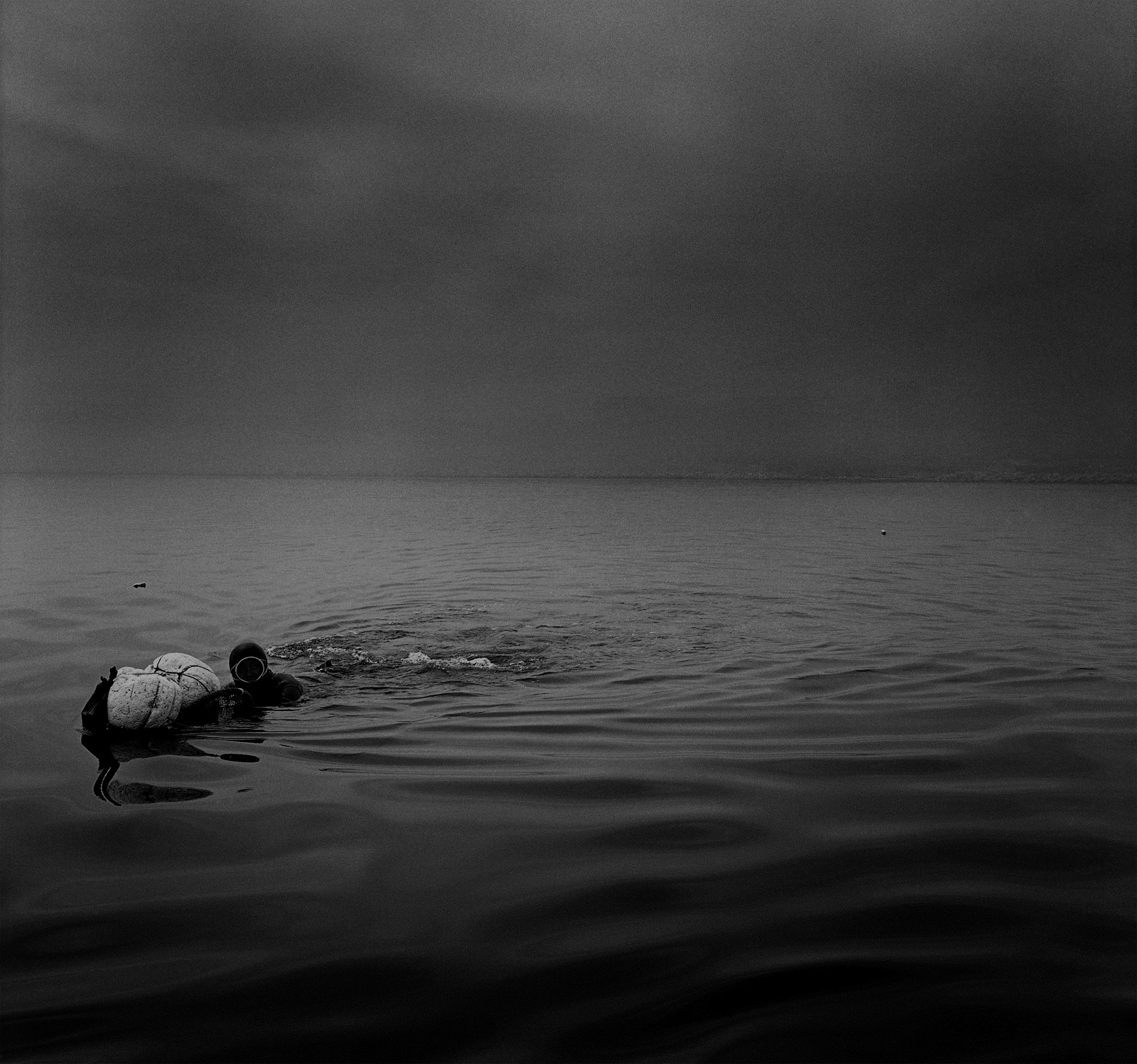 13. 물질, 울산, Gelatin Silver Print, 120x120, 1995