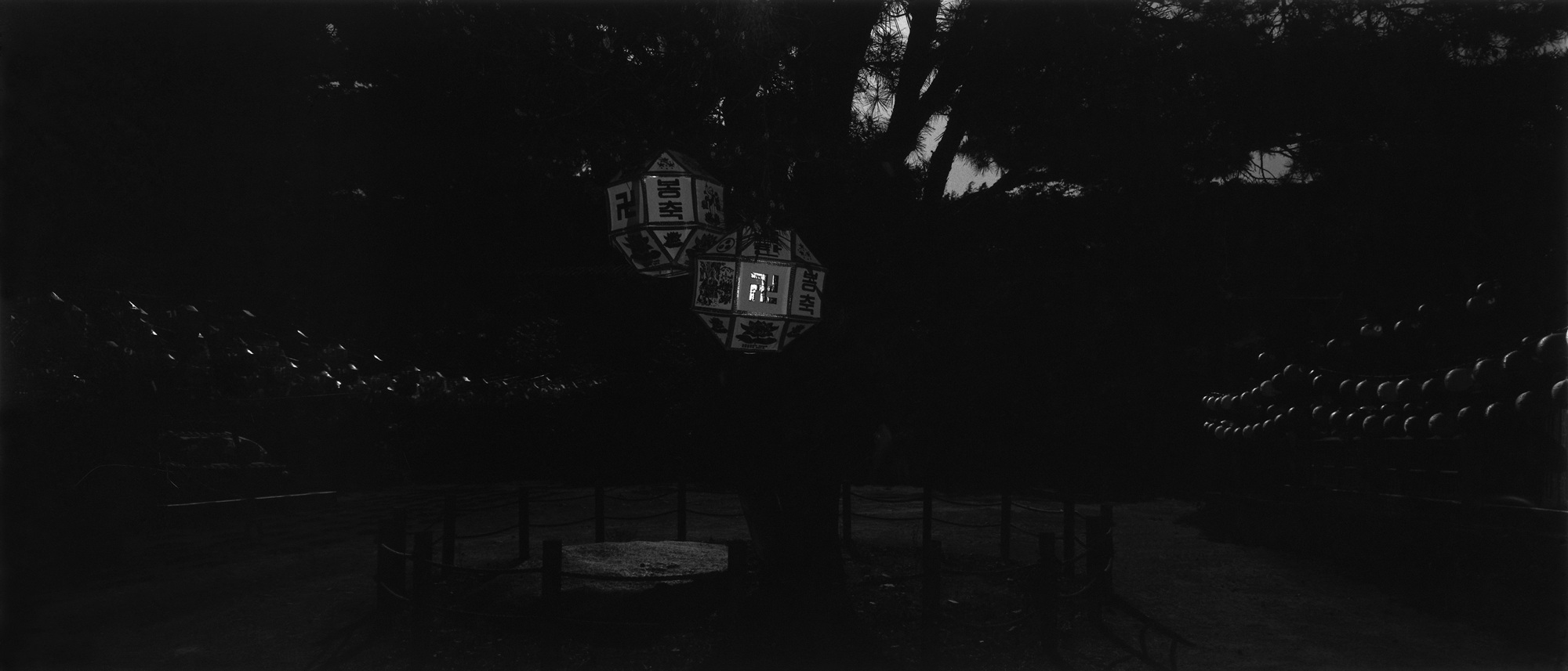 15. 범어사, Gelatin Silver Print, 91x185cm, 2007