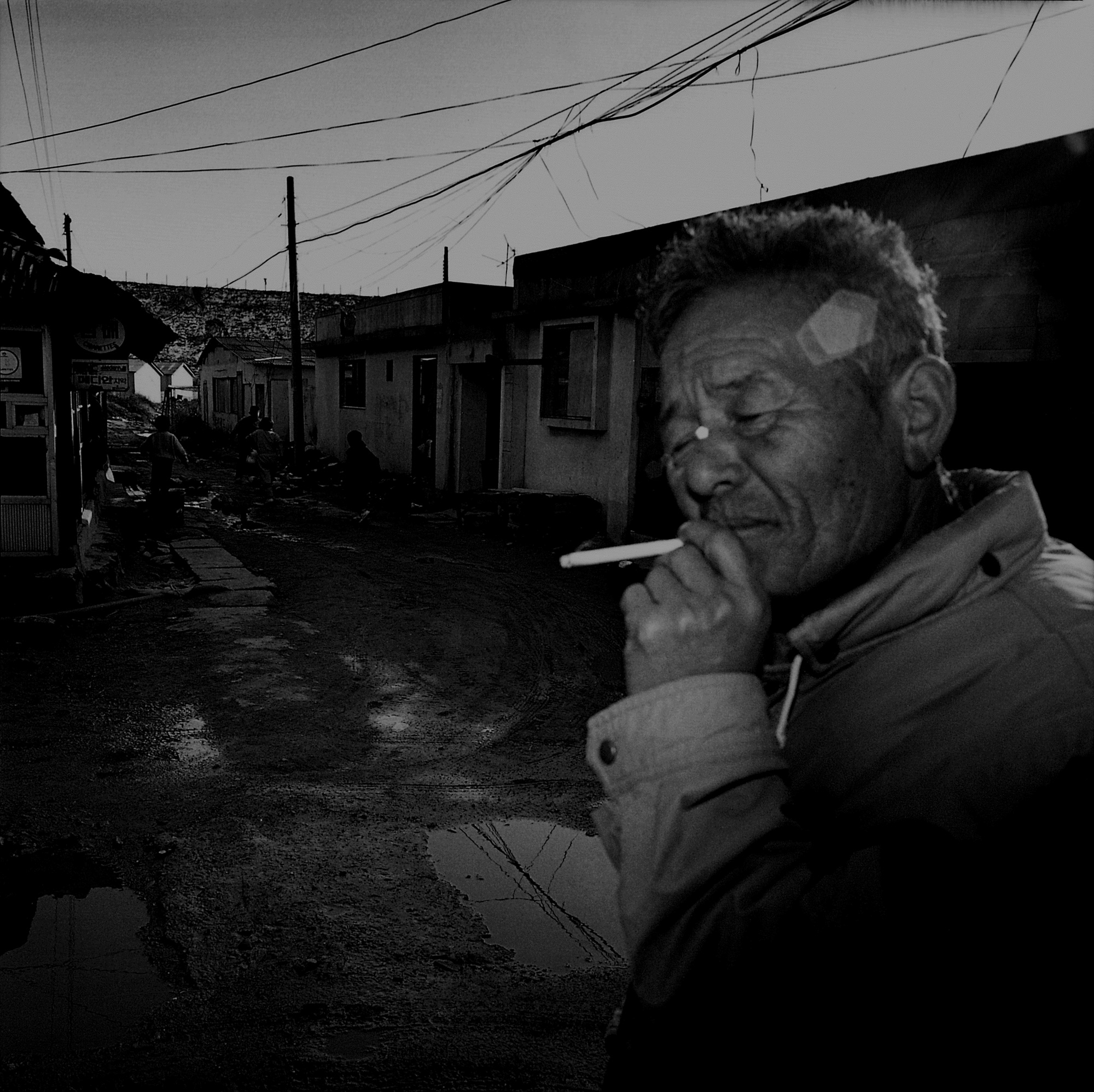 3. 담배, 울산, Gelatin Silver Print, 100x100, 2000