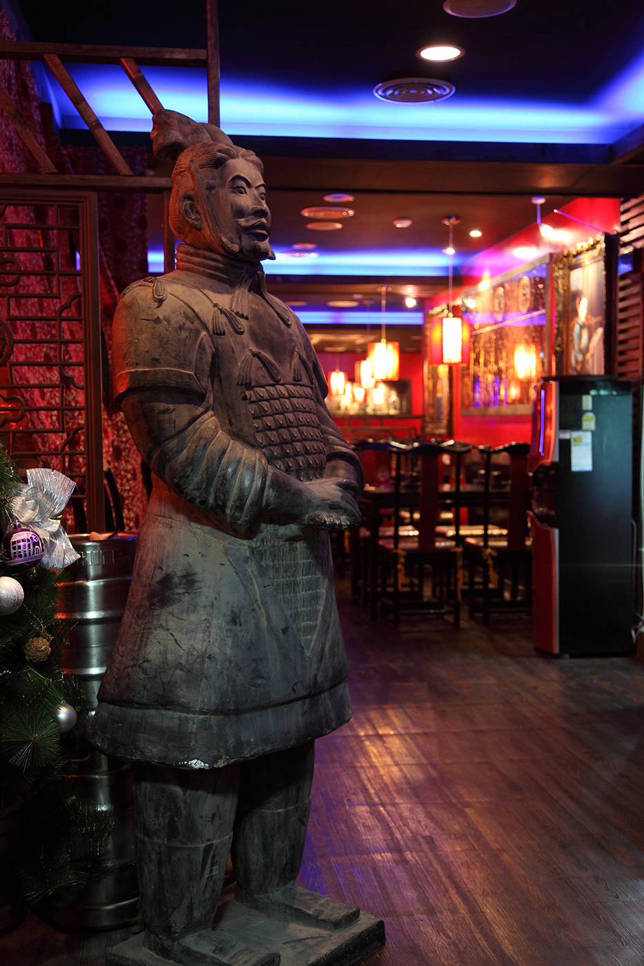 8. Strange space, 150x100cm, 2003