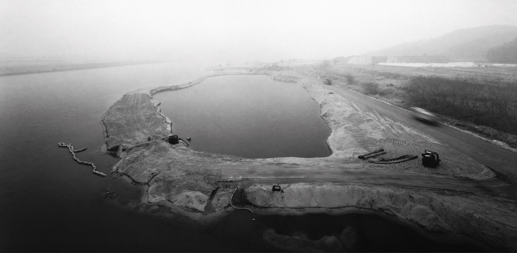 금강-충남 논산시 성동면 Gelatin Silver Print 60x120cm  2011