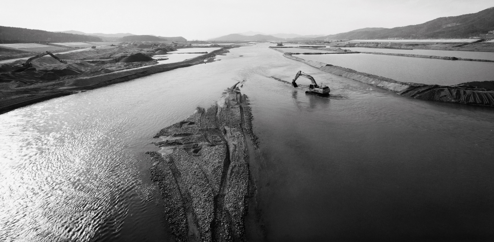 낙동강-경북 구미시 도개면 일선교 Gelatin Silver Print 60x120cm 2011